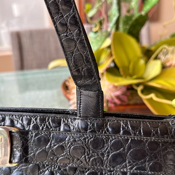LARGE SALVATORE FERRAGAMO VERA TOTE CROCODILE EMBOSSED BLACK LEATHER GUC - Picture 3 of 16